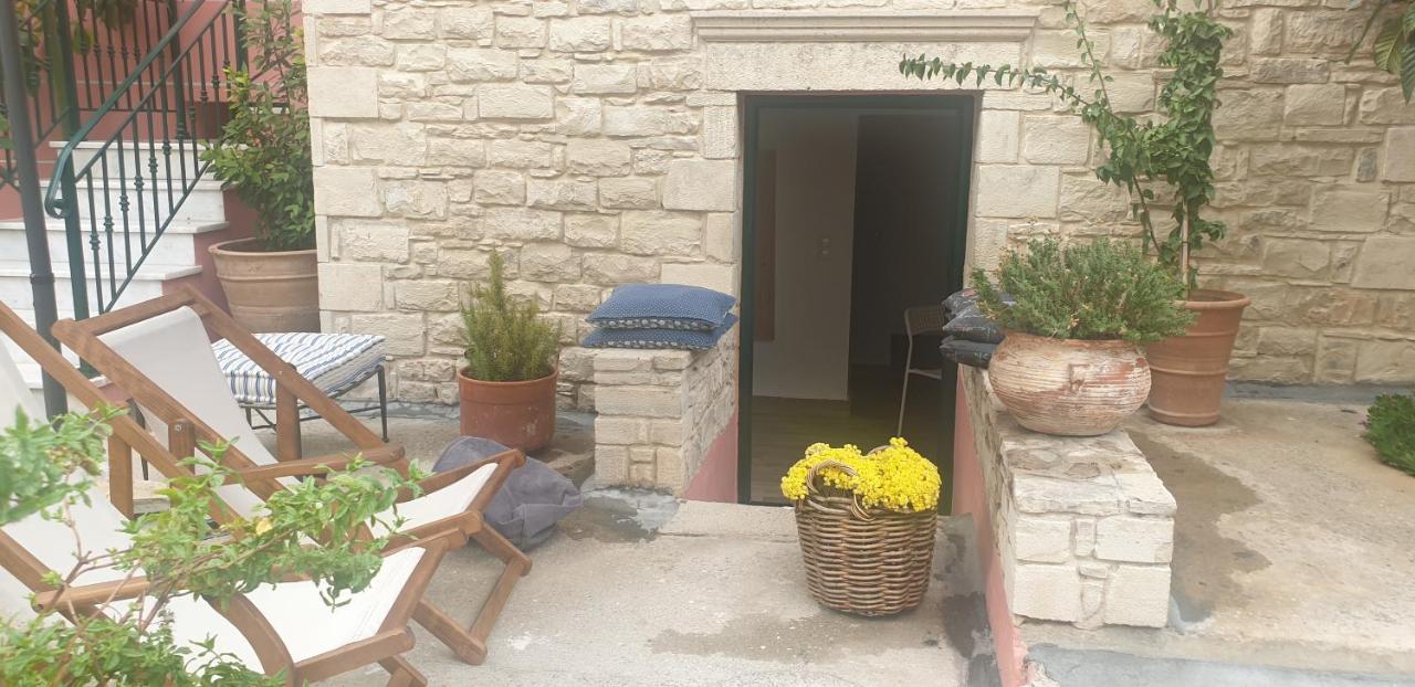 Arismari Apartment Moírai Екстериор снимка